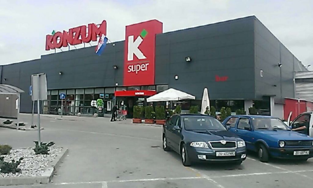 0445 PROｬELJE (SLIKA PRODAVAONICE IZ DALJINE)